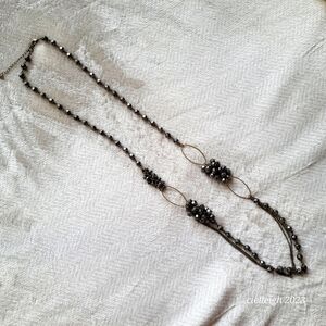 💥4 for $25💥 Long black beaded necklace with antique gold accents